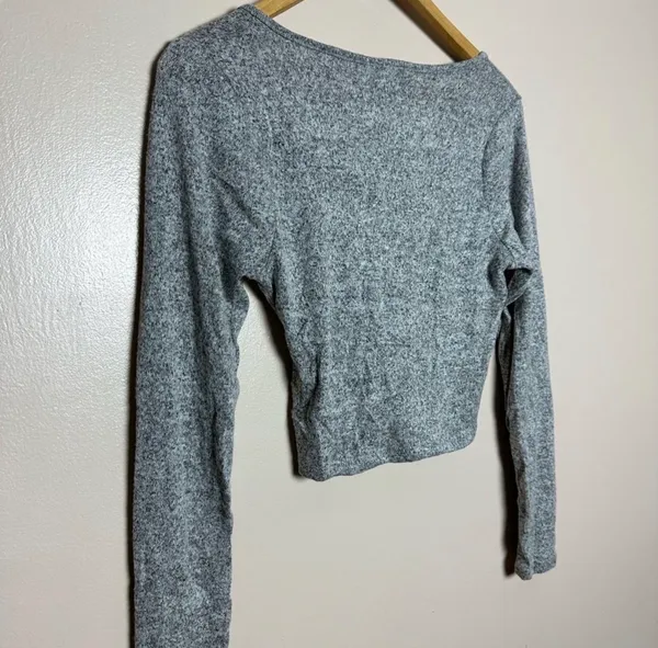 Seductions CLEARANCE! Gray Boutique Wrap Crop Sweater Size M NWT - Image 4