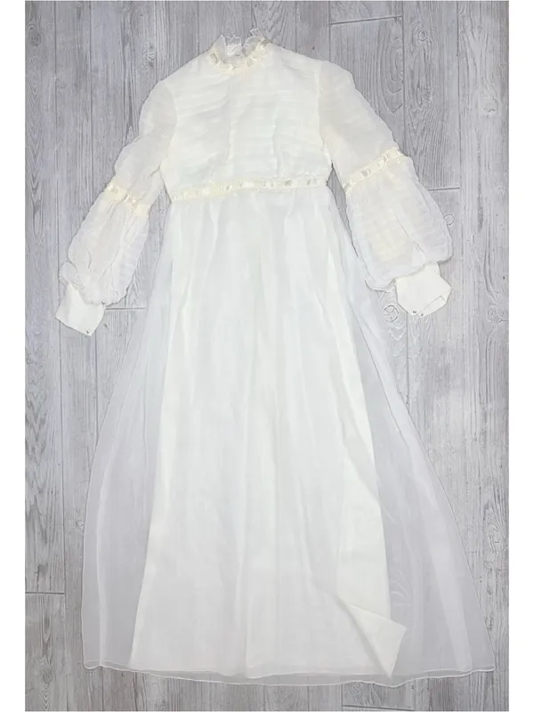 Vintage 1960s / 70s sheer tulle wedding dress white cream w/ long detail sleeves - Image 2