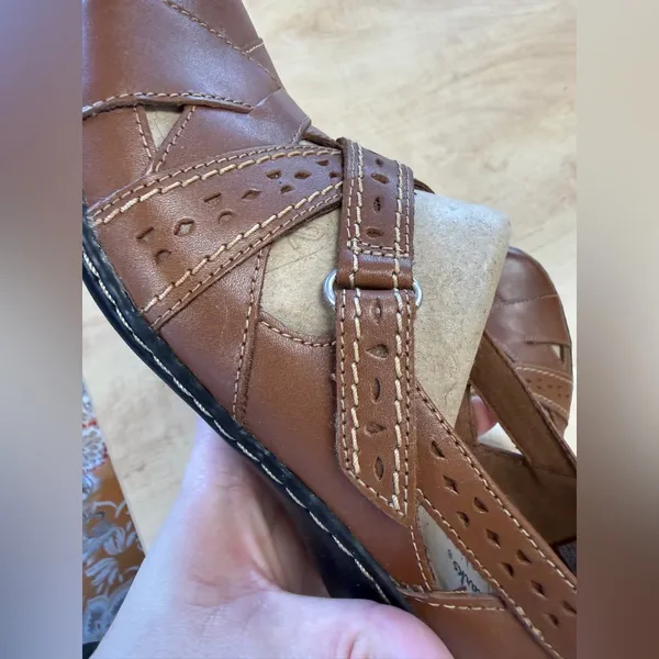 CLARKS NWOT Ashland Spin Q Mary Jane Flats Tan 7.5 - Image 4