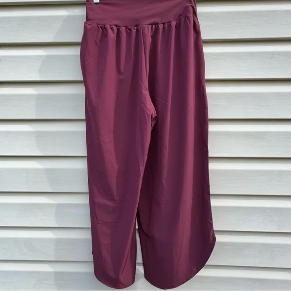 Halara Wide Leg Cropped Pants Burgundy Elastic Waist Comfort Size Medium - Image 4