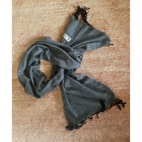 Cashmere Feel Italy Design Scarf Gray Herringbone Fringed 58”x12.5” Unisex - Image 2
