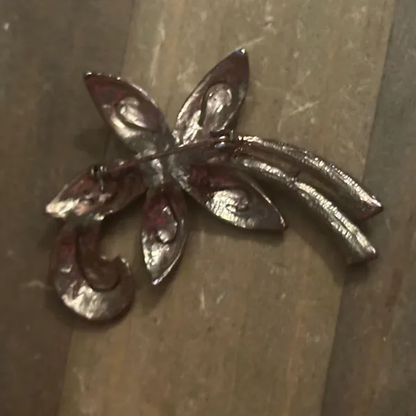 Gold tone fancy flower marcasite brooch - Image 3