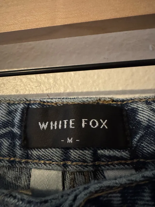 White Fox High-Waisted Light Wash Women’s Jeans - Image 3