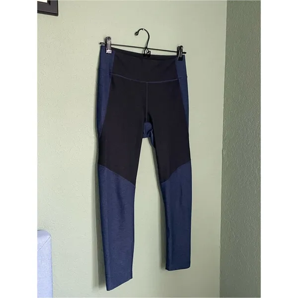 Outdoor Voices Two Tone Paneling Legging Size Medium Black Navy Compression - Image 3