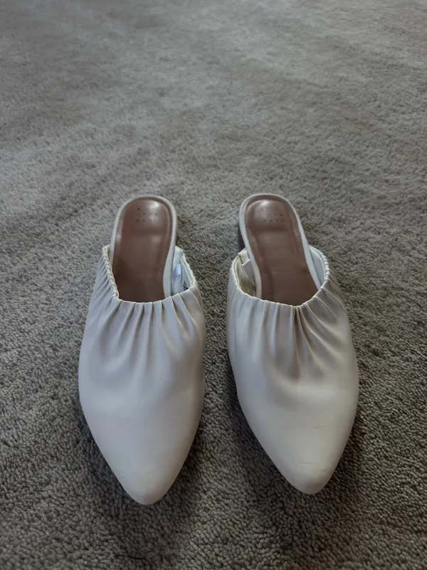 Time and Tru White Pointed Toe Mules Size 8.5 - Image 4