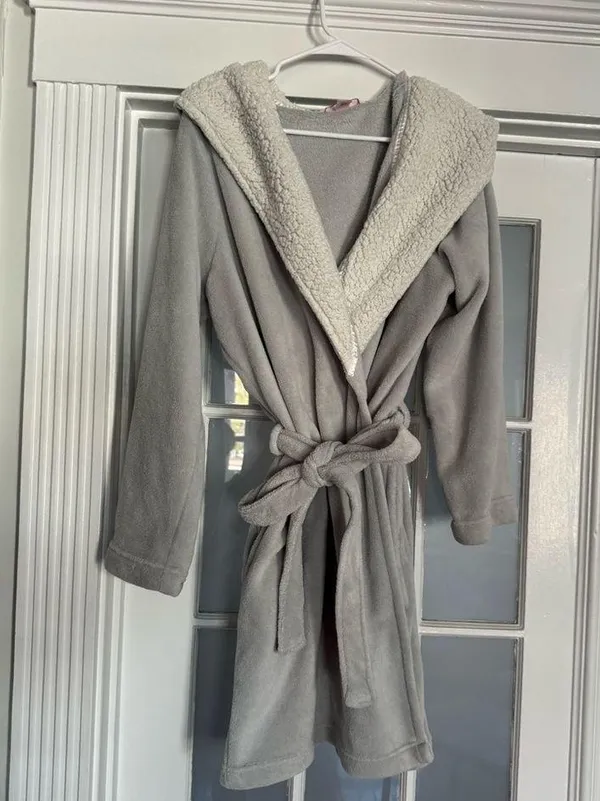 Medium Victoria’s Secret Cozy Mid-length Robe - Image 3