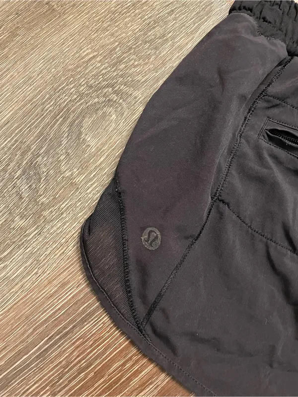 lululemon athletica Hotty Hot Short Black Women's Athletic Drawstring Size 6 - Image 4
