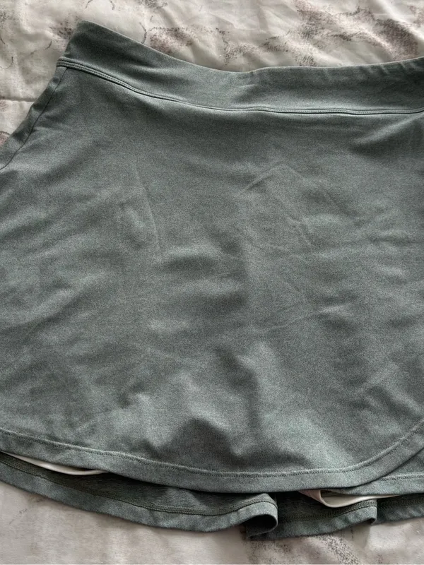 EleVen by Venus Williams Gray Wrap-Style Circle Skirt with white shorts, size M - Image 7