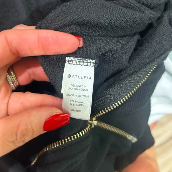 Athleta Women's Black Zip-Up Jacket - Image 4