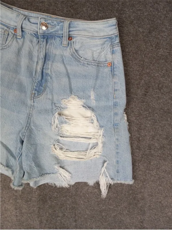 American Eagle Womens Size 2 Denim Relaxed Mom Shorts Raw Hem Destroyed - Image 4