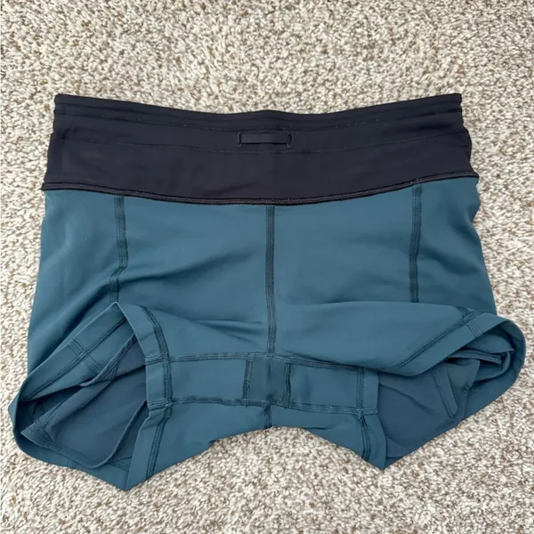 Lululemon Hotty Hot Short 4” (size 6) - Image 5