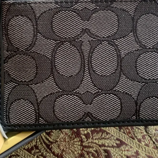 Authentic COACH 1941 leather/signature jacquard zip top card case/Keychain/ID - Image 6