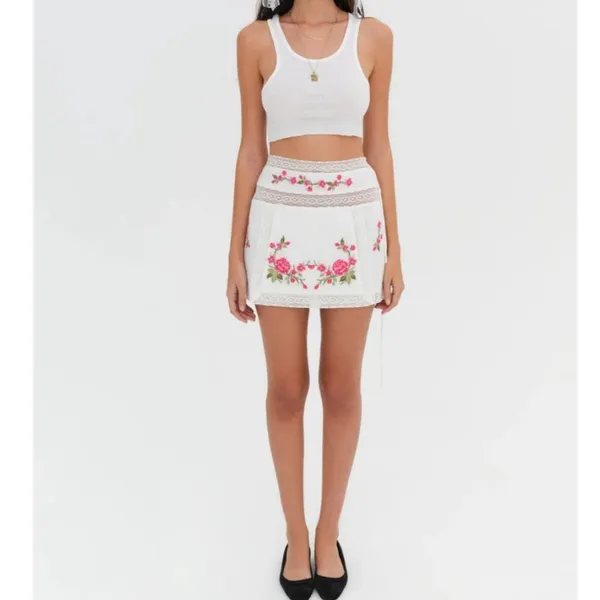 For love and‎ lemons Jolene Embroidered Mini Skirt in White sz M - Image 2