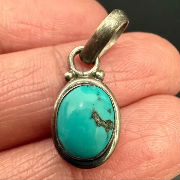 Vintage 925 Sterling Silver Oval Cabochon Turquoise Southwestern Pendant 2.3g. - Image 2