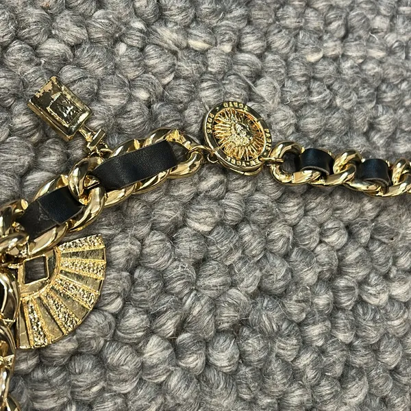 Non Signe Vintage Y2K Chunky Charm Belt Gold/Leather Ribboned Design - Image 5