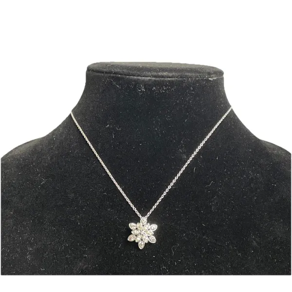 Swarovski Venalia pendant necklace Silver Tone Star Snowflake 18” - Image 2