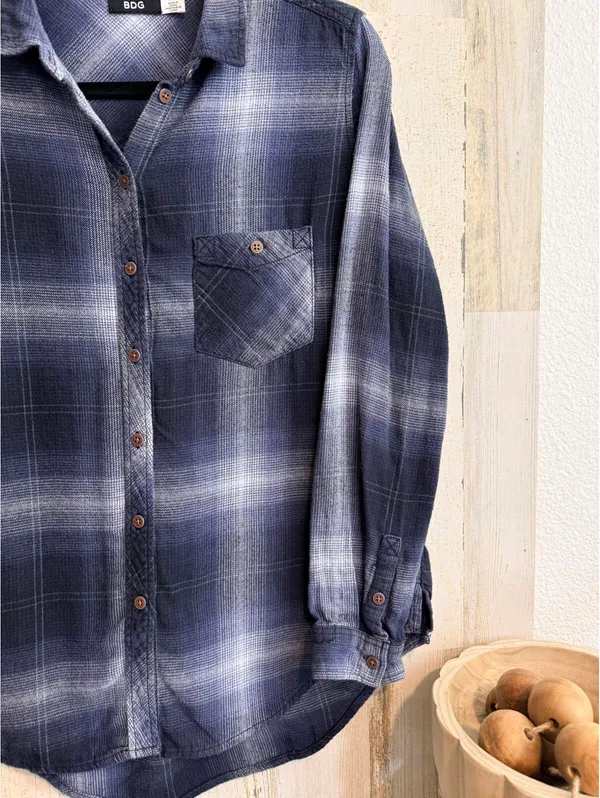 BDG Women's Medium Blue Plaid Button Down Flannel Shirt - Image 7
