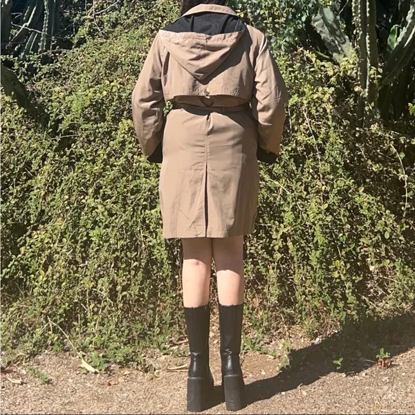 Chic Beige Trench Coat for Women - Image 3