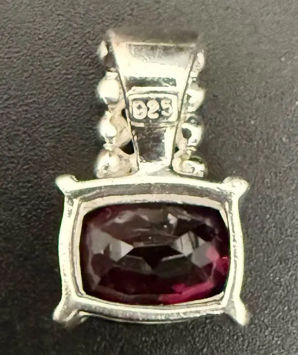925 Sterling Silver Red Gemstone Garnet Cushion Cut Pendant 2g. - Image 5