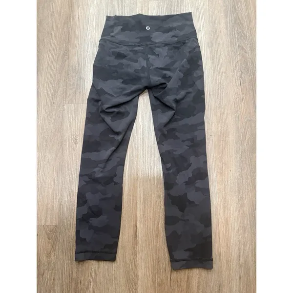 Lululemon Women's Wunder Train ‎ High Rise Tights Camo Size 4 - Image 2