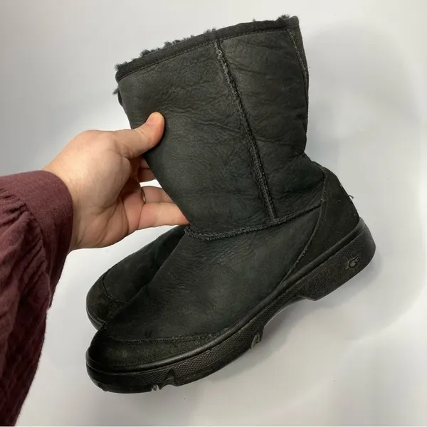 UGG ultimate‎ short black boots size 8 - Image 3