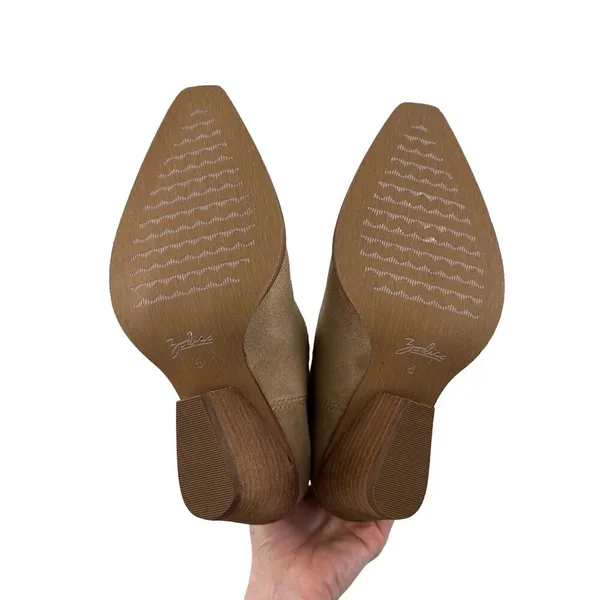 Zodiac - Women's Roslyn Western Bootie in Sandstone Beige Suede - Image 3