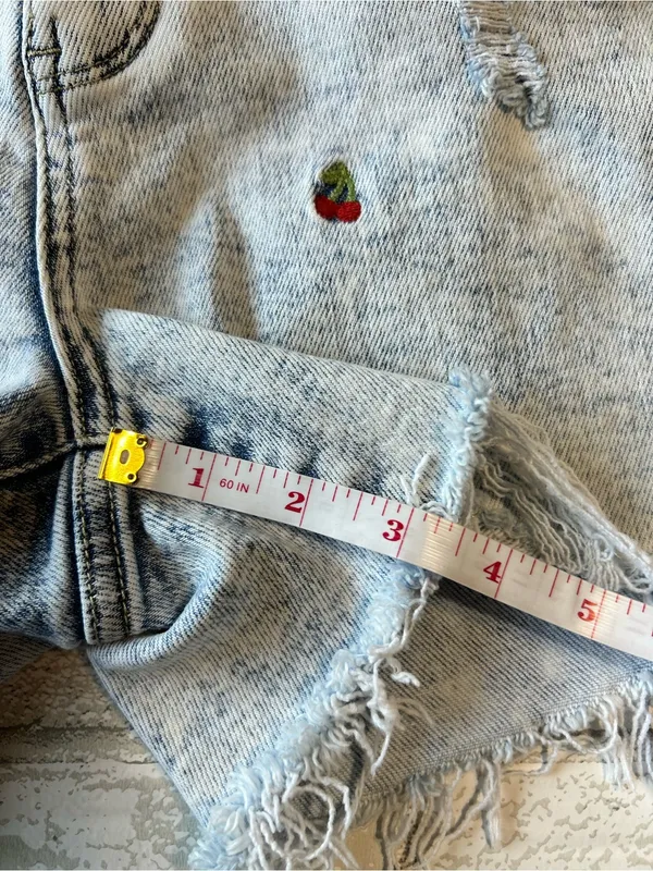 Judy Blue High-Rise Cherry Denim Shorts - light Wash Size Small 100% Cotton - Image 8