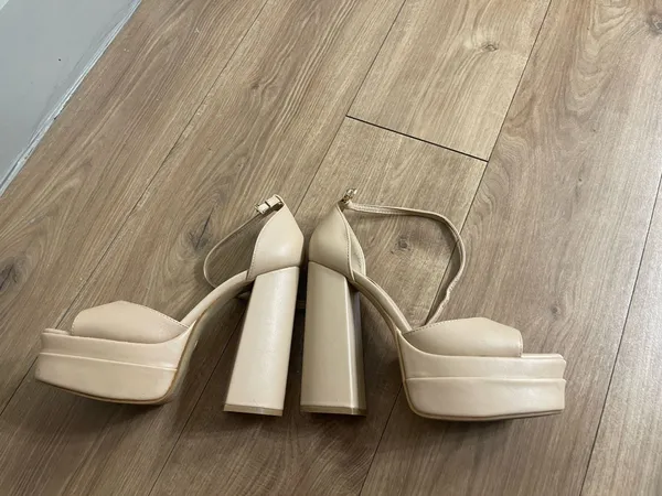 Nude Chunky Heels Tan Size 9 - Image 2