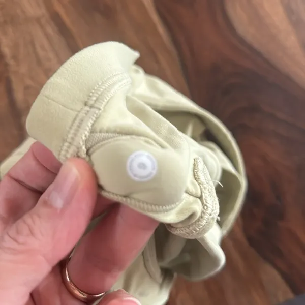 Lululemon crop tank, light green, size 6 excellent condition - Image 3