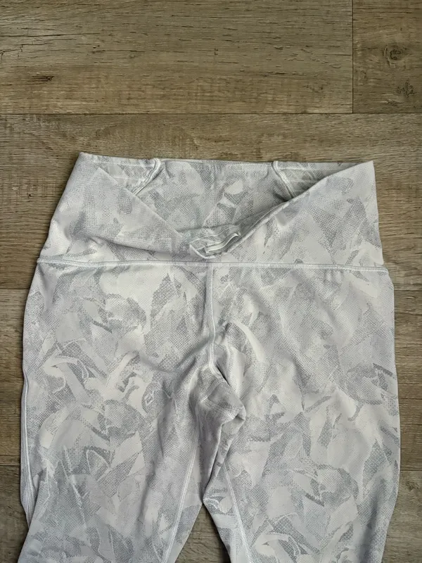 Lululemon Train Times HR Tight 25" Sz 10 - Image 6
