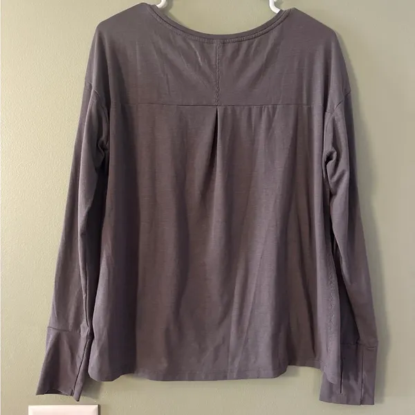 Athleta Charcoal Long Sleeve Women's Top Size Medium - Image 4