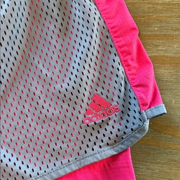 Adidas & Under Armour Women's Athletic Shorts in Pink/Gray Teal/ Gray Small‎ - Image 3