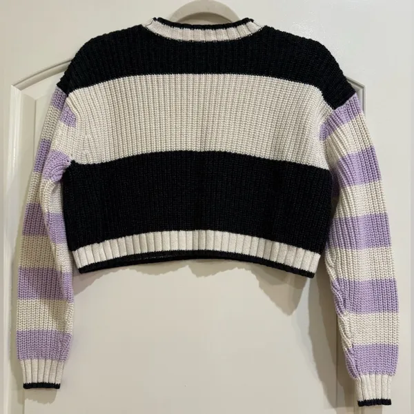 American Eagle Outfitters Black and Cream Lilac Knit Cropped Sweater - Image 2