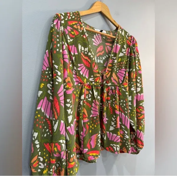 Green Michelle McDowell Retro Print Blouse Size L EUC Size L - Image 5