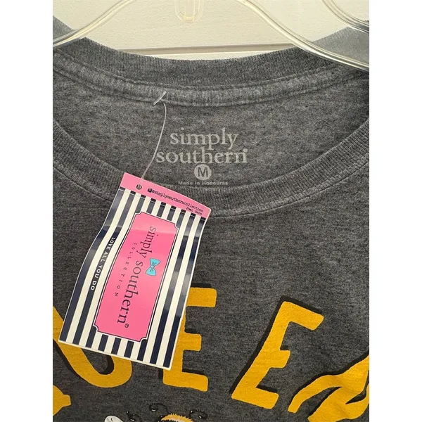 Simply Southern Women's Queen Bee T-Shirt Gray Size M New with‎ tags - Image 2