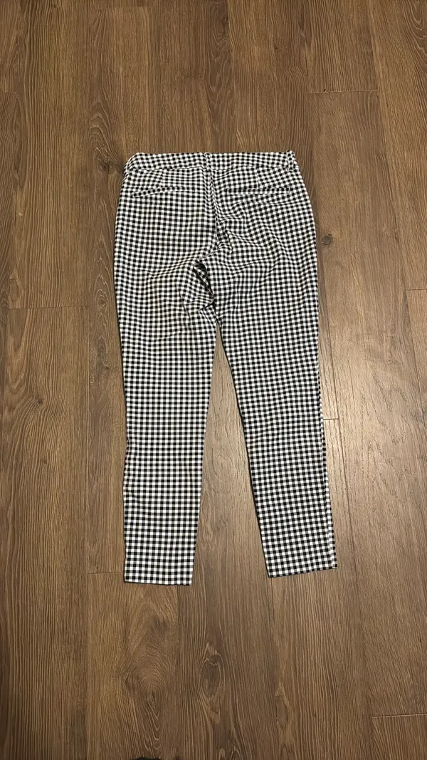 Old Navy Pixie Pants Ankle - Image 3