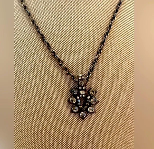 Elegant Black Greenish Rhinestone Pendant Necklace - Image 2