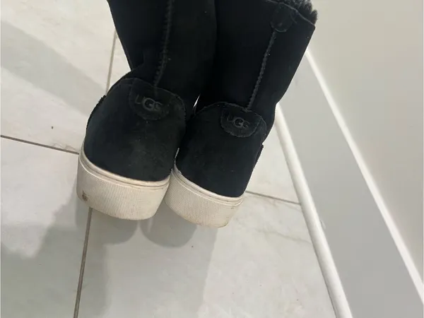 UGG Black Lynus Sneakers Size 7.5 US - Image 4