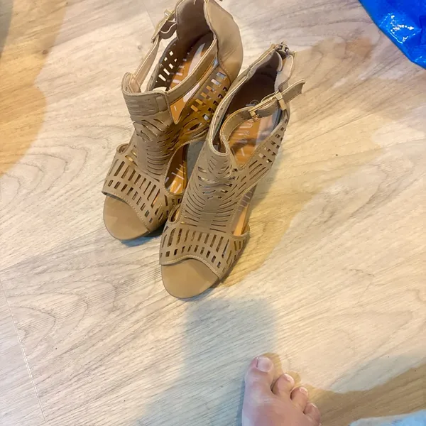 TOP Moda Brown Cutout stacked tan gladiator heels size 9 - Image 4