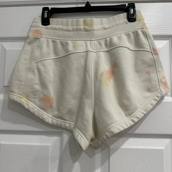 Lululemon Inner Glow High Rise Short 3” Size 6 Tie Dye - Image 5