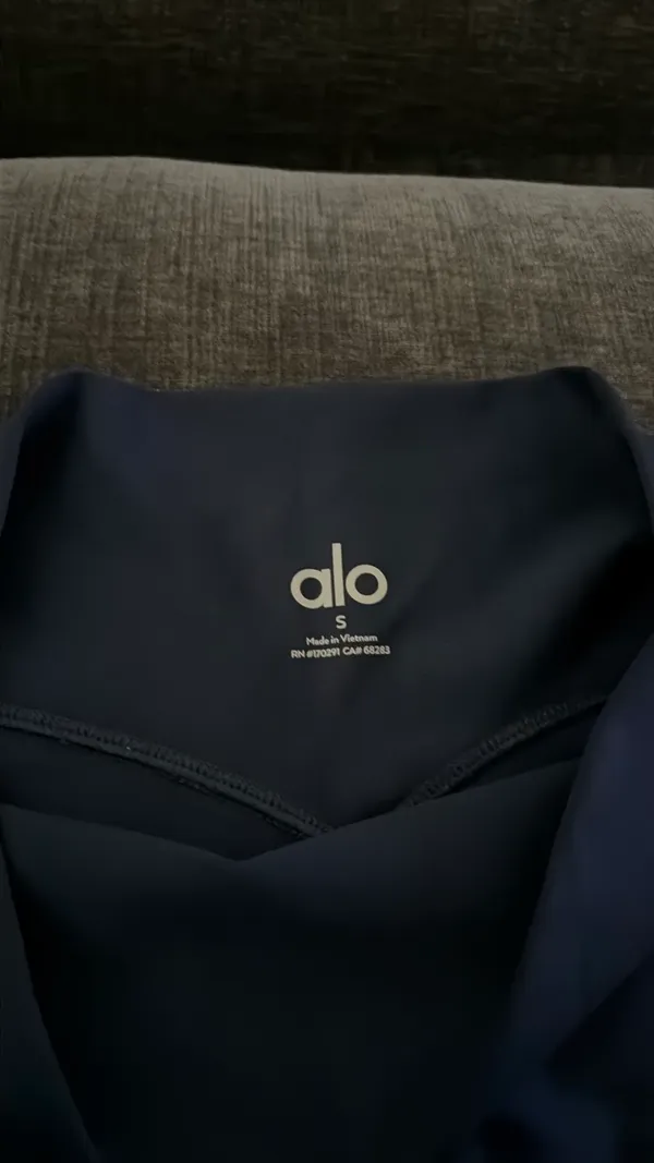 Alo Yoga Shorts - Image 4