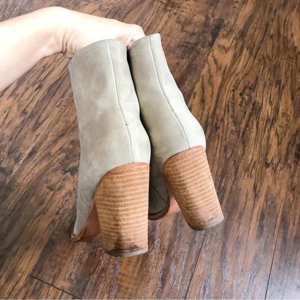 LL Bean Signature • Leather Ankle Boots heeled tan beige bootie zip cap toe - Image 7