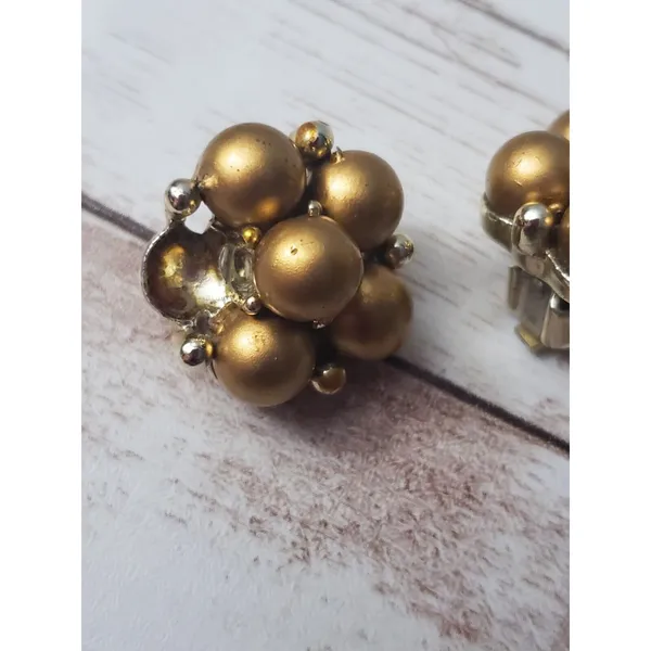 Vintage Lisner Clip On Earrings - Image 4