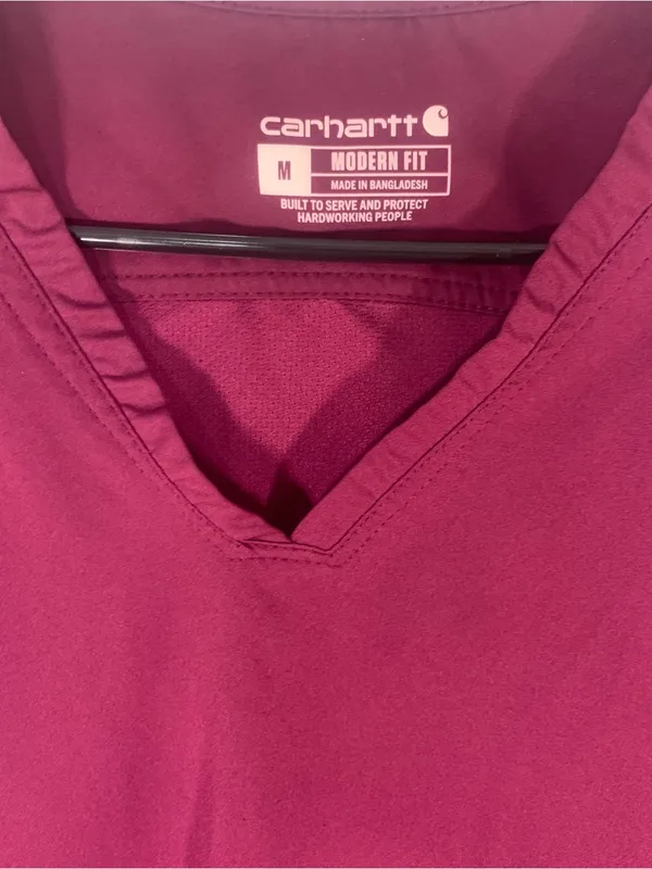 Carhartt Women's Short Sleeve V-Neck Top in Burgundy Size Medium - Image 3