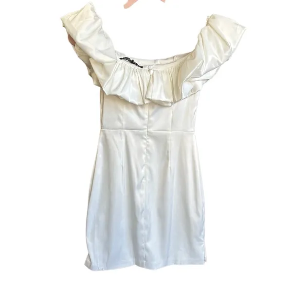 CHE BY CHELSEY White Satin Ruffled Off the Shoulder Bodycon Mini Dress‎ Size XS - Image 2