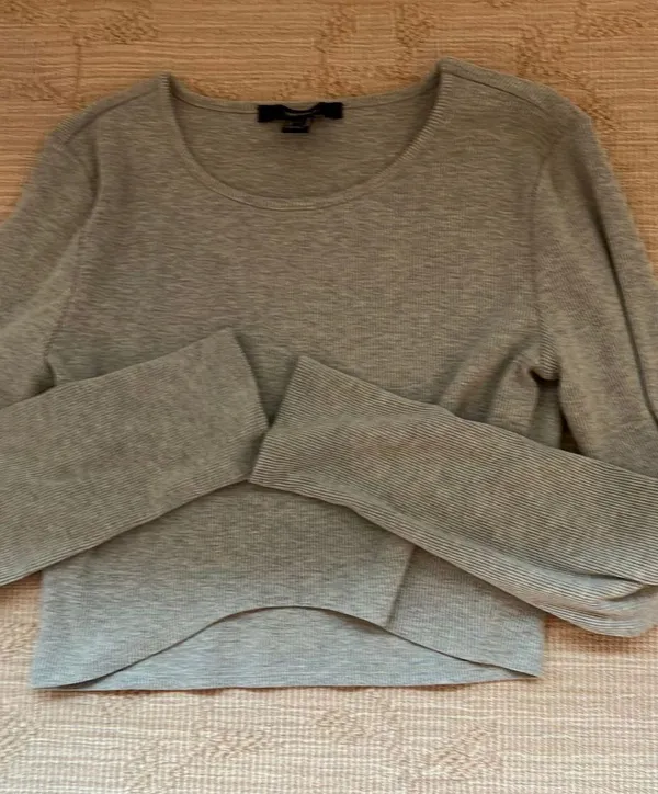 Forever 21 gray long sleeve - Image 2