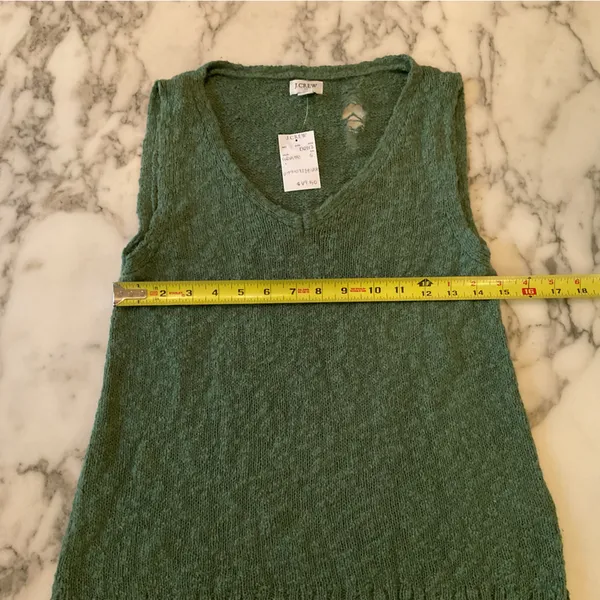 NWT J. Crew Green V Neck Beach Sweater Sz S - BIG SNAG in back needs repair - Image 3