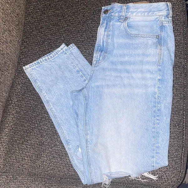 ✨American Eagle AE Destroyed Mom Jeans✨ - Image 5