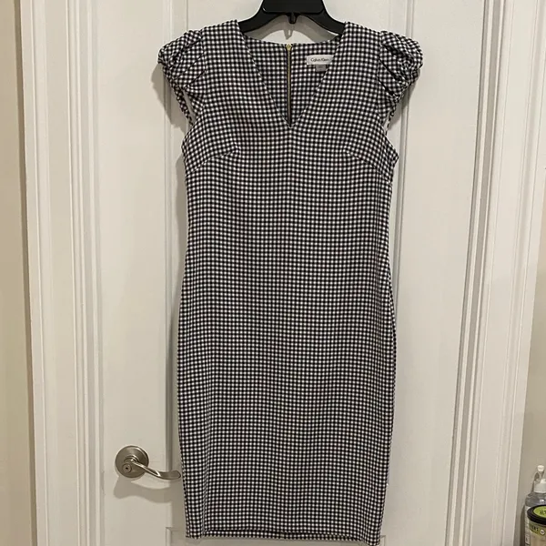 Calvin Klein Gingham Ruffle Puff Sleeve Black & White V neck Midi Dress size 6 - Image 2