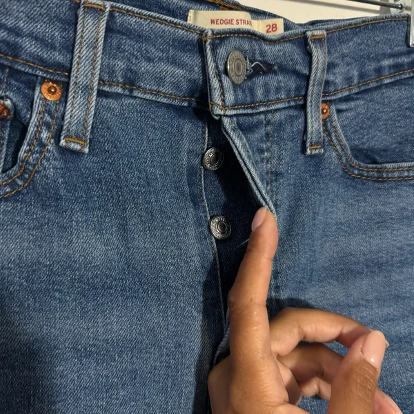 Levi's Wedgie Straight Button Fly‎ In Blue Size 28 - Image 8